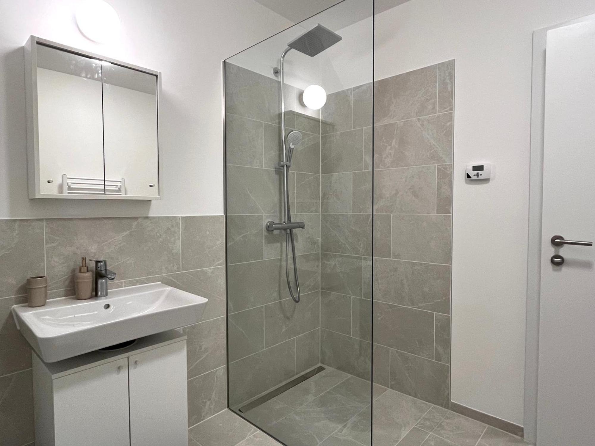 וינה Free Parking / Brandnew With Air Condition And Balcony מראה חיצוני תמונה