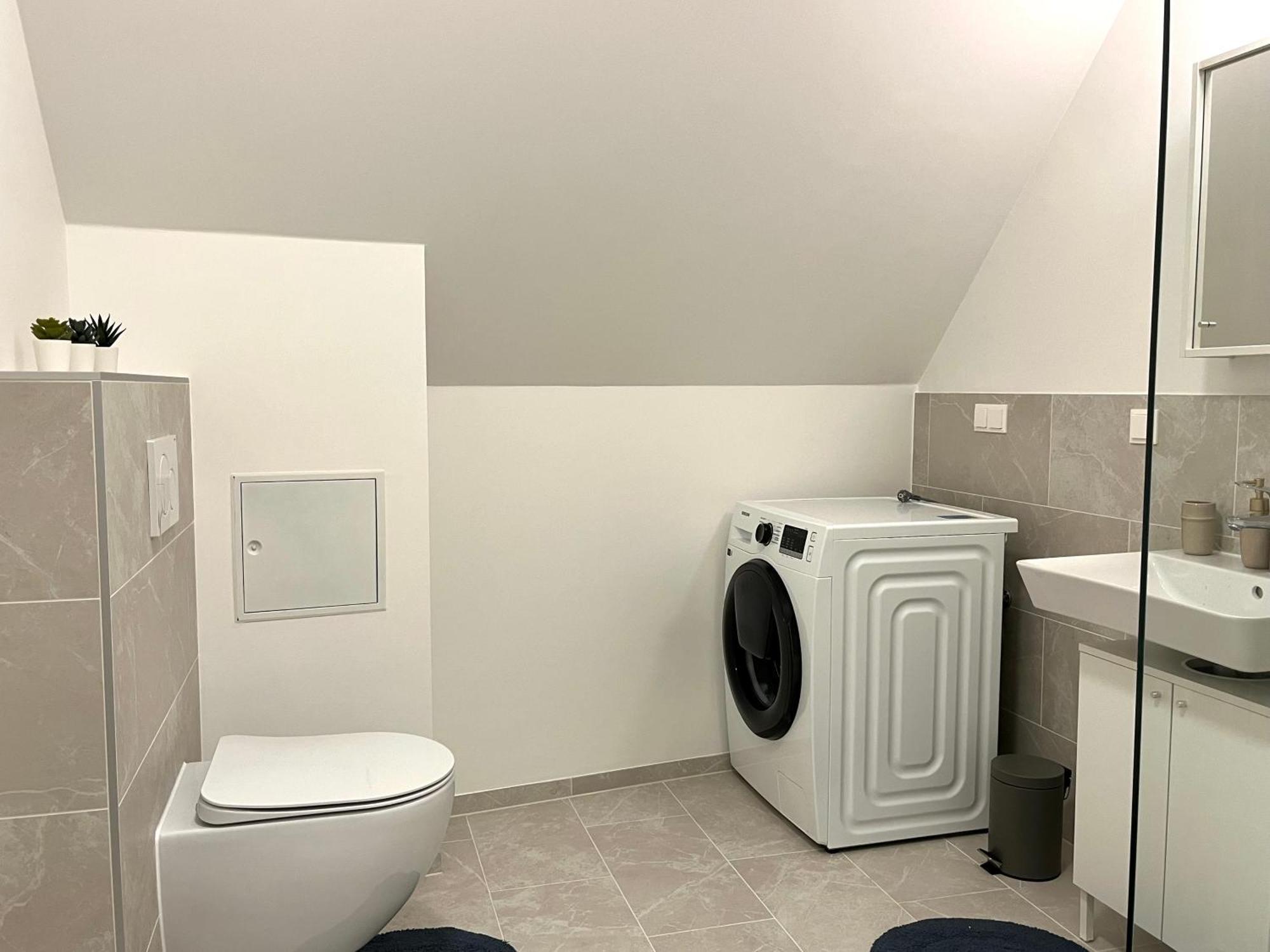 וינה Free Parking / Brandnew With Air Condition And Balcony מראה חיצוני תמונה